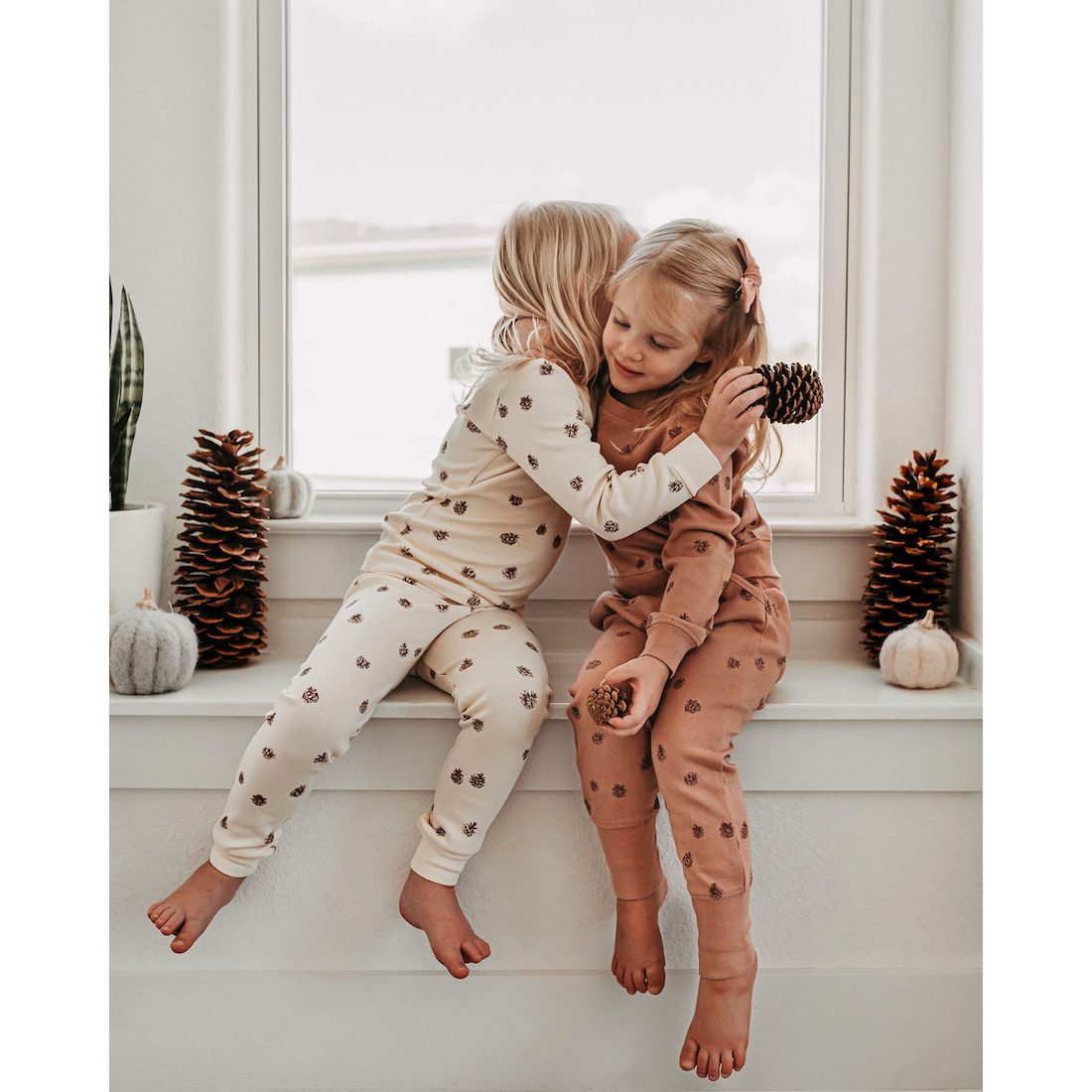 Sweatshirt & Jogger Set | Buttercream Pinecone