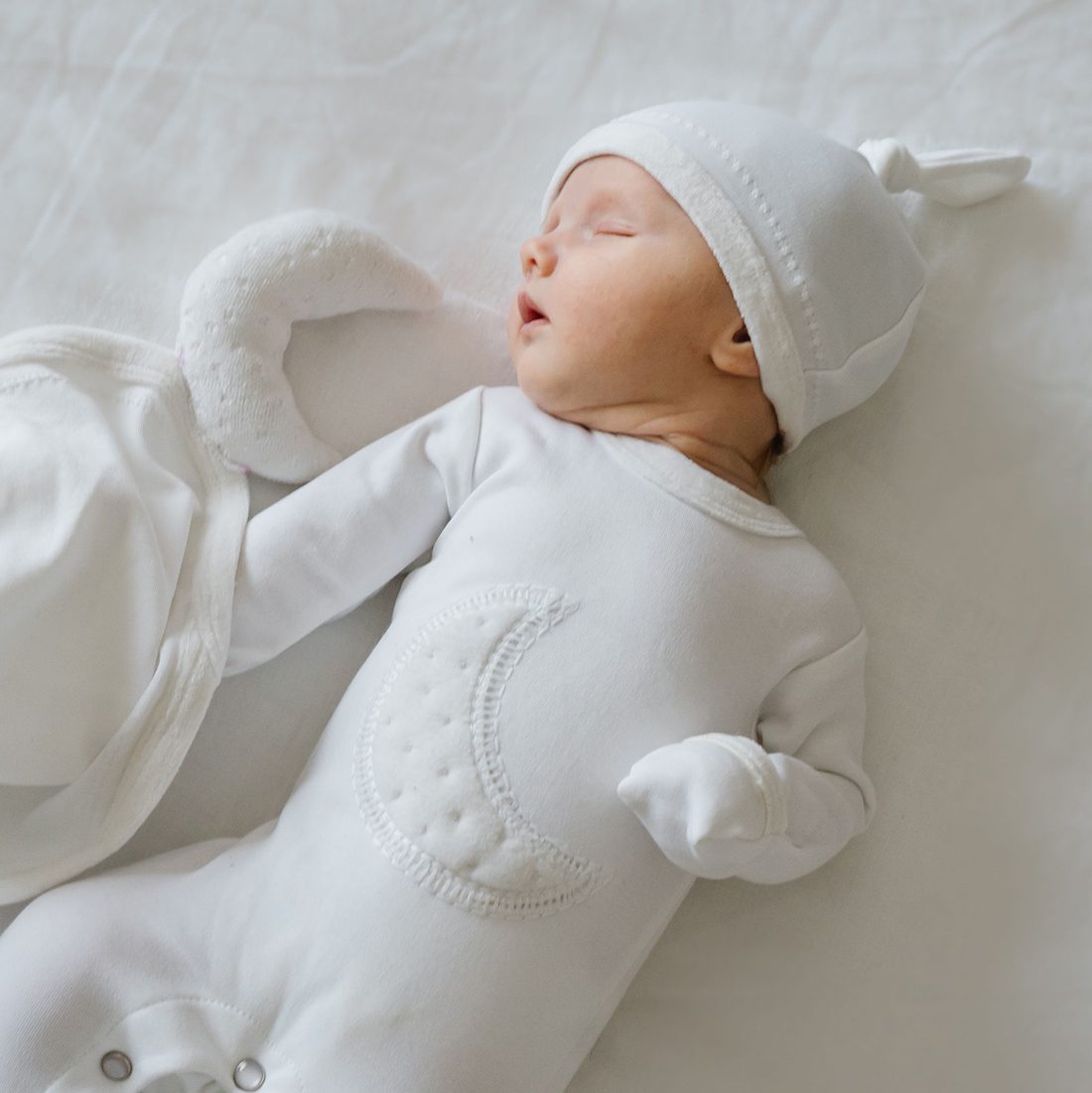 Velveteen Top-Knot Hat | White